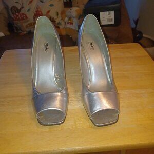 Vintage Mossimo Women's Daryl Silver Open/Peep Toe Heels Size 8.5